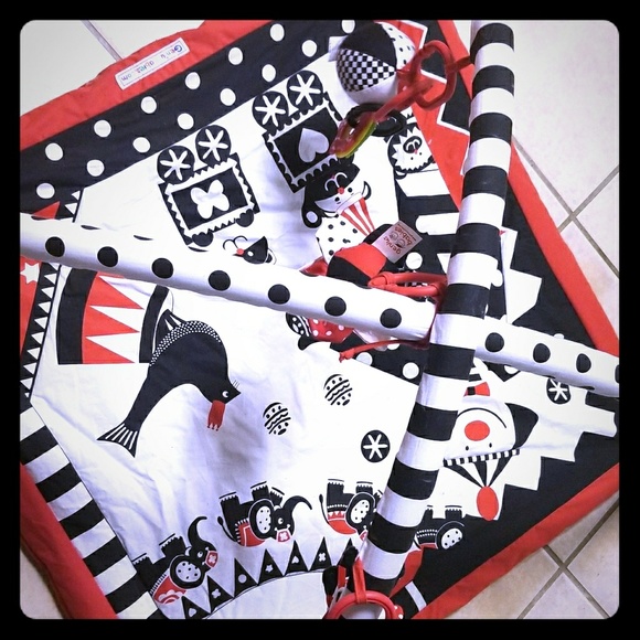 playmat black and white